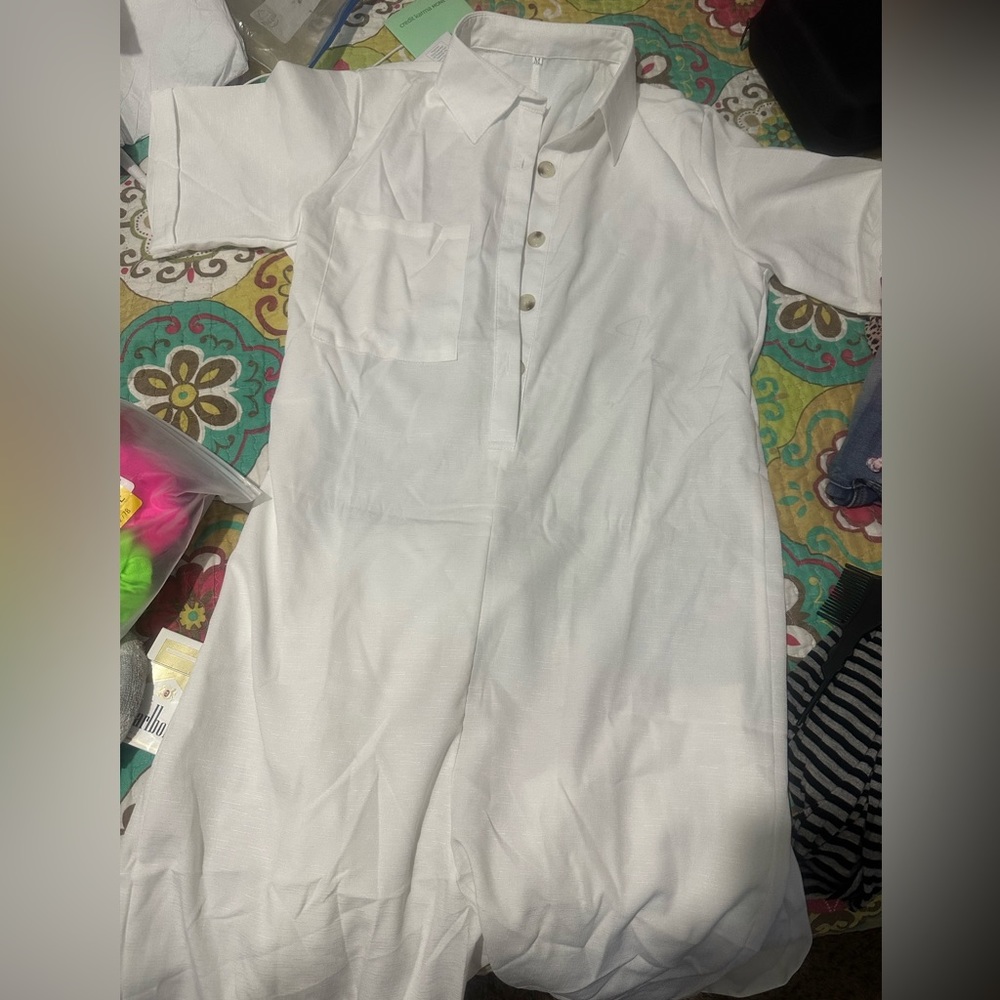 NWOT! 🤩NEW, NEW, NEW!🤩 the very versatile, white oversize jumpsuit size medium